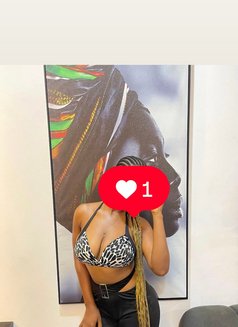 Sexy ella - puta in Noida Photo 2 of 3