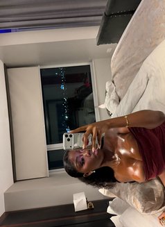 Sexy Eplay - puta in Singapore Photo 2 of 5