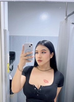 Sexy Hot Shawi - Transsexual escort in Manila Photo 5 of 7