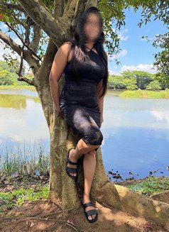 Sexy, Hygienic, Soft Skin, Juicy Milf - puta in Colombo Photo 1 of 3