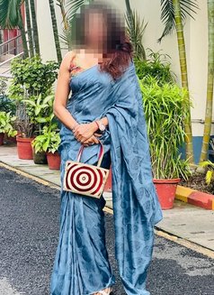 Sexy (Independent) Corporate Girl for GF - puta in Kolkata Photo 5 of 7