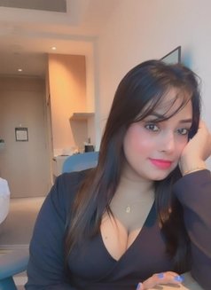 Sexy Indian Curvy Model in Town - escort in Singapore Photo 2 of 6
