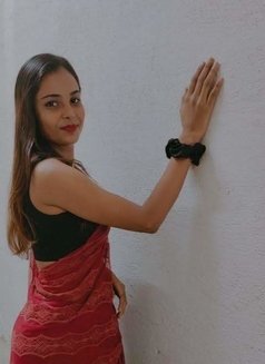Sexy Indian Teen in Town - puta in Doha Photo 1 of 6