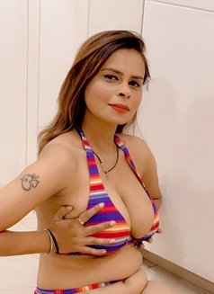 Sexy Indian Teen in Town - puta in Doha Photo 4 of 6