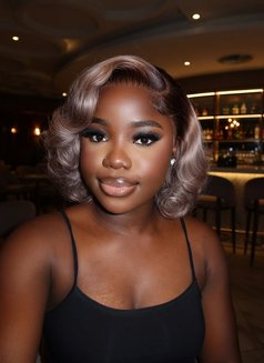 Sexy Jay - masseuse in Lagos, Nigeria Photo 2 of 10