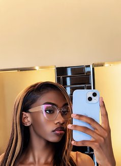Sexy Kamo - Transsexual escort in Nairobi Photo 1 of 7
