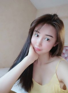 Sexy Kim - puta in Shenzhen Photo 2 of 3