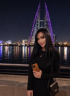 Sexy Ladyboy Nabi - masseuse in Al Manama Photo 3 of 4