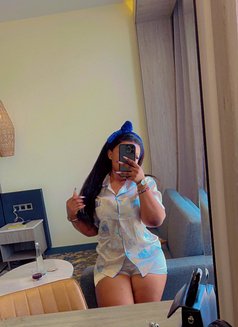 Sexy Leila - puta in Nairobi Photo 2 of 2