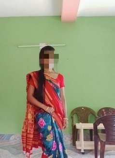 Sexy_Lipshu - puta in Chennai Photo 5 of 8