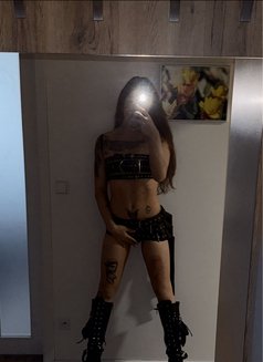 Sexy Lola - Transsexual escort in Dubai Photo 2 of 7