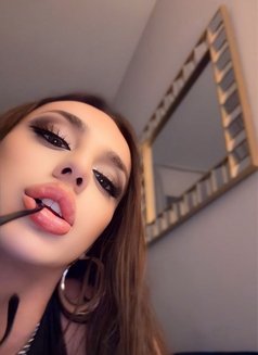 Sexy Lola - Transsexual escort in Dubai Photo 6 of 7