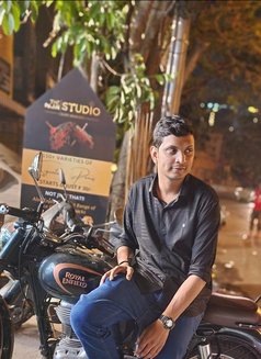 Sexy Man in Dubai - Male escort in Dubai Photo 1 of 1