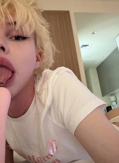 Sexy Niki - Male escort in Dubai Photo 8 of 13