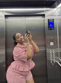 Sexy P - masseuse in Accra Photo 2 of 3