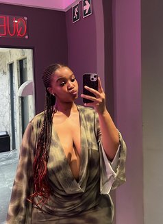 Sexy P - masseuse in Accra Photo 3 of 3