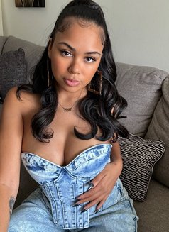 SEXY QUEEN INCALL//OUTCALL// CAM - puta in Noida Photo 3 of 8