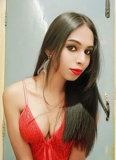 Sexy Queen Young Mallu Roshni - Transsexual escort in Bangalore Photo 1 of 8