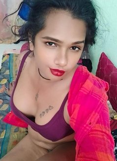 Sexy Regina Sloppy Blowjob - Acompañantes transexual in Hyderabad Photo 4 of 4