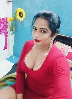 Sexy Regina Sloppy Blowjob - Acompañantes transexual in Hyderabad Photo 5 of 8