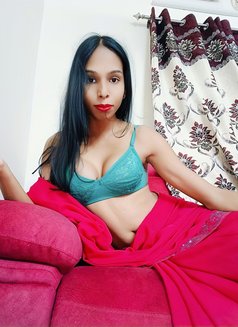 SEXY ROSHNI - Transsexual escort in Chennai Photo 15 of 21