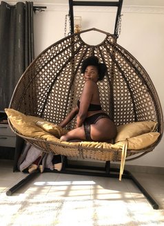 Zarah - puta in Nairobi Photo 2 of 2