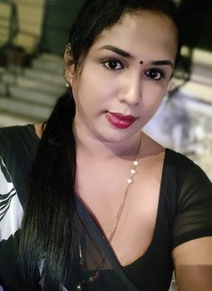 Sexy sangavi - Acompañantes transexual in Chennai Photo 6 of 7