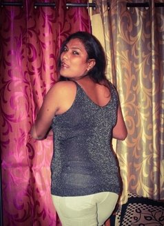 Sexy Shalini - puta in Bangalore Photo 2 of 4