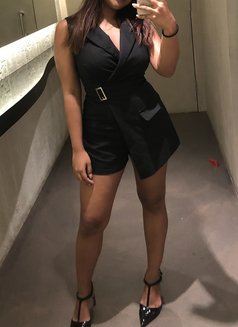 Sexy Singaporean Rosy - escort in Singapore Photo 2 of 3