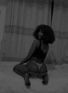 SEXY SLIM BABE - escort in Shanghai Photo 4 of 5