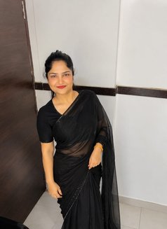 Sexy Sonia Real Meet & Cam Session - puta in Rajkot Photo 1 of 7