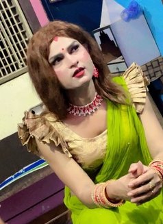 Sexy Tashu - Transsexual adult performer in New Delhi Photo 4 of 10