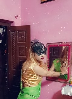 Sexy Tashu - Transsexual adult performer in New Delhi Photo 8 of 10