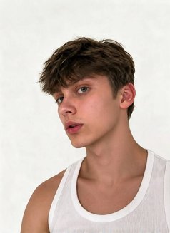 Sexy TWINK - Acompañantes masculino in Dubai Photo 5 of 5