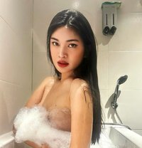 Sexy Yumi Cheng - puta in Makati City
