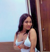 Sexy Zara - puta in Ahmedabad Photo 1 of 4