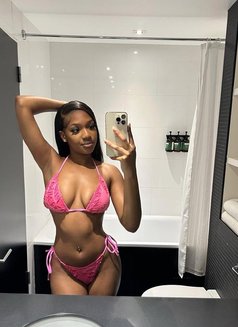 Sexy Zara - puta in Dubai Photo 6 of 9