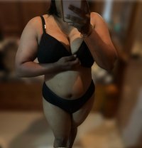 Sexybitch - puta in Ahmedabad