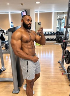 Sexyblack - Acompañantes masculino in Dubai Photo 3 of 6