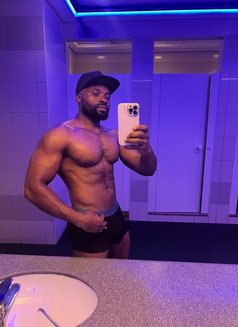Sexyblack - Male escort in Dubai Photo 7 of 7