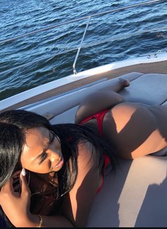 Sexymaya - puta in Abu Dhabi Photo 3 of 4