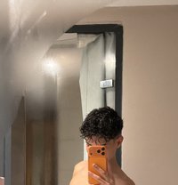 Sfn - Male escort in Riyadh
