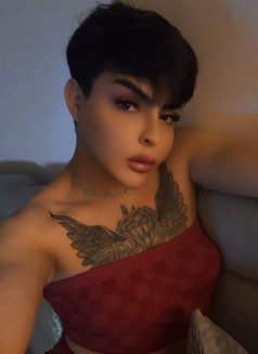 Sh Ou Qعربية - Transsexual escort in Dubai Photo 1 of 9