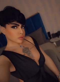 Sh Ou Qعربية - Transsexual escort in Dubai Photo 9 of 9
