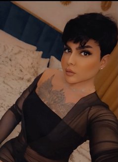 Sh Ou Qعربية - Transsexual escort in Dubai Photo 2 of 5