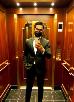 Shaan - Male adult performer in Abu Dhabi Photo 1 of 4