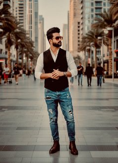 Shaan - Male adult performer in Abu Dhabi Photo 2 of 4