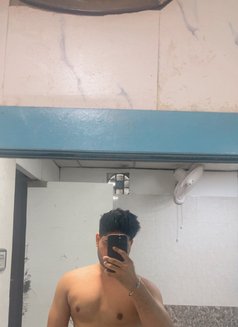 Shadil Singh - Intérprete masculino de adultos in New Delhi Photo 4 of 4