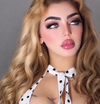 Shadows Sexy - Transsexual escort in Jeddah Photo 1 of 5