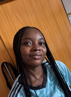 Shady - puta in Tunis Photo 1 of 2